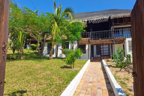 Houses for Sale Tofo Mozambique.